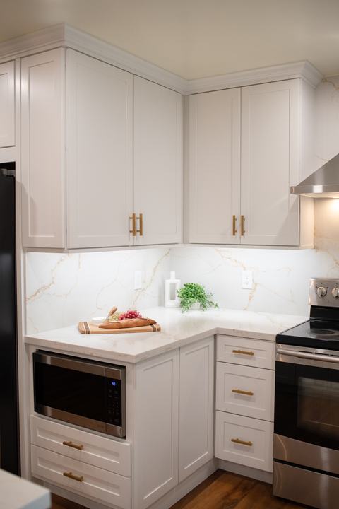 Mantra Omni Snow Cabinets Shaker Style
