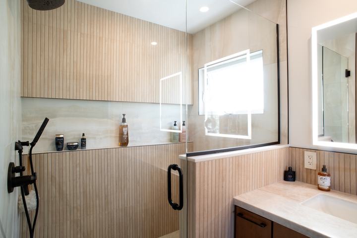 Walk-in shower with a full-width niche and a window on the side wall