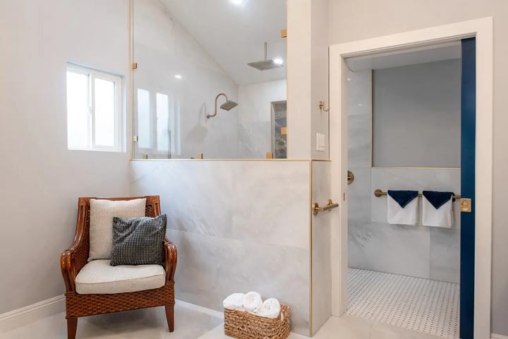 Sitting area next to walk in shower