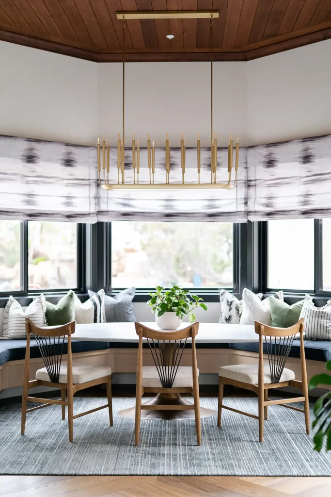 Kitchen breakfast area with style