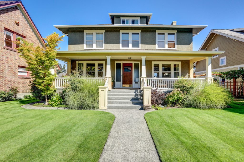 Nice curb appeal of an American craftsman-style house