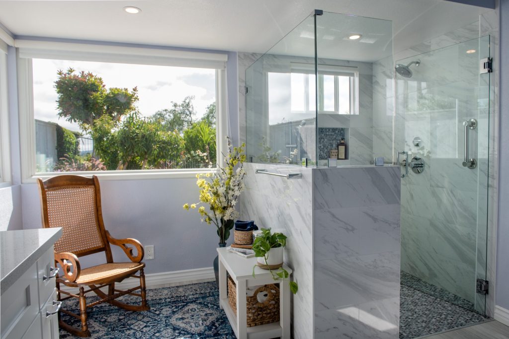 Modern Walk-in Shower Remodeling Tips